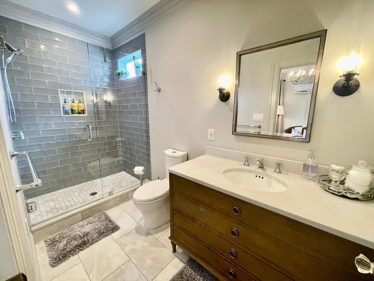 5 Stars In Eastover Charlotte Guest house